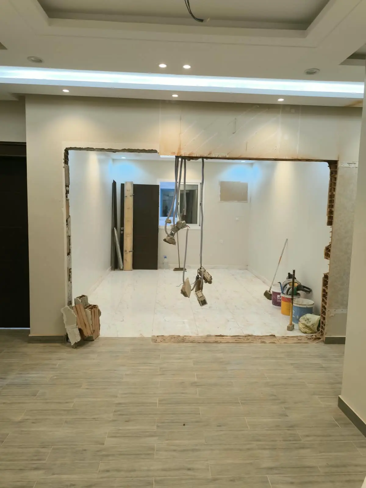 تكسير جدران منزل في جدة