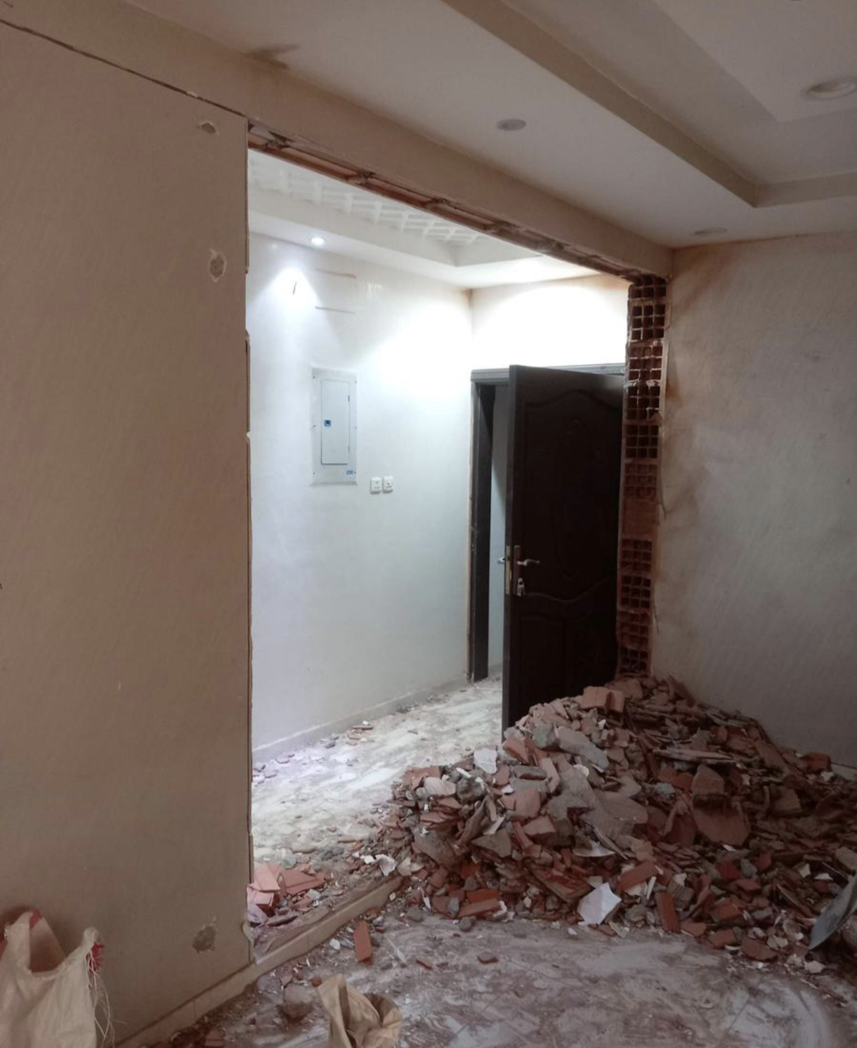 تكسير حوائط في فيلا بجدة