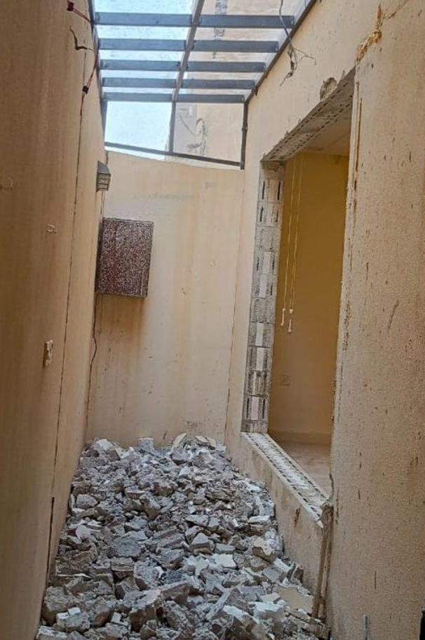 إزالة جدار داخلي في منزل بجدة